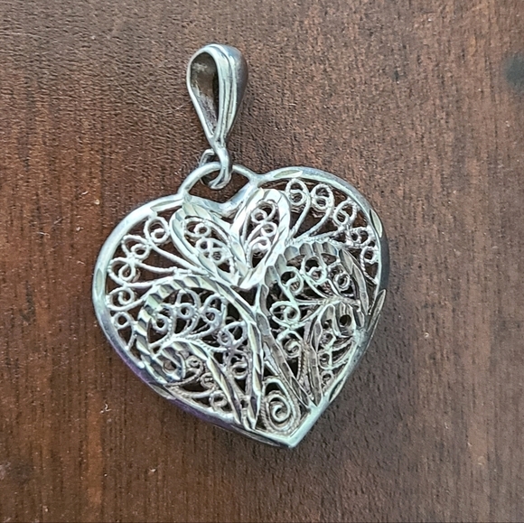 None Jewelry - Silver Vintage Filigree Puffy Heart Peandant 925